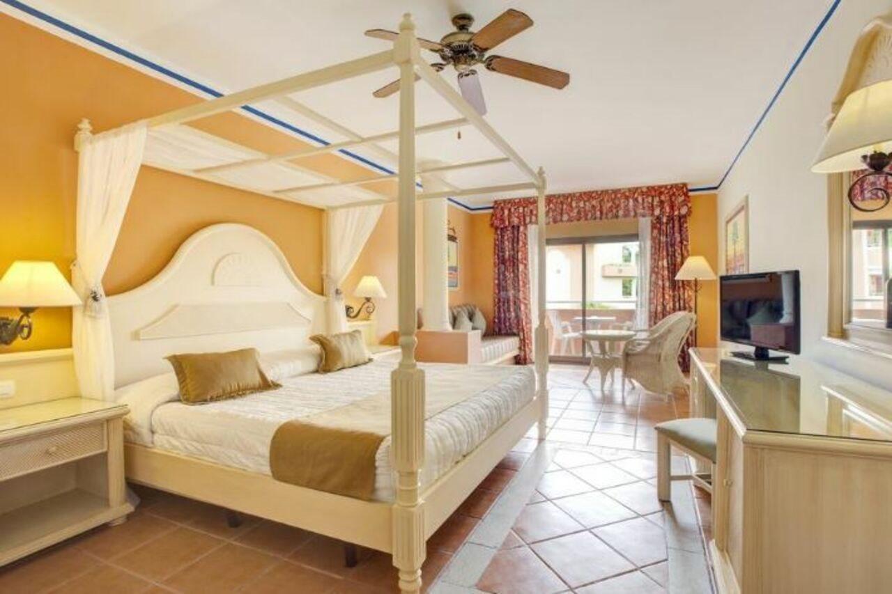 Bahia Principe Grand Bavaro Punta Cana Dış mekan fotoğraf A room at the Iberostar Grand Hotel at Playa del Inglés, Gran Canaria